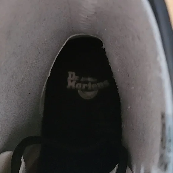Womans Dr. Airwait Martens NWOT - Picture 5 of 13